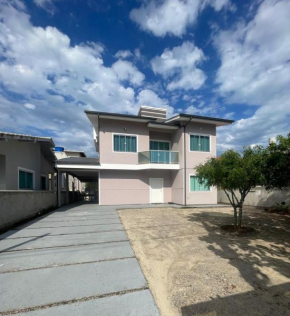 Casa a 300 Mts da Praia - 4 Quartos sendo 2 Suítes, Ar Condicionado